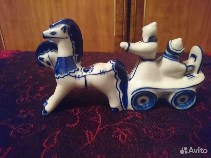 Фарфоровая статуэтка 