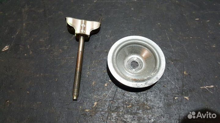 Крепление запасного колеса Subaru Forester SG5