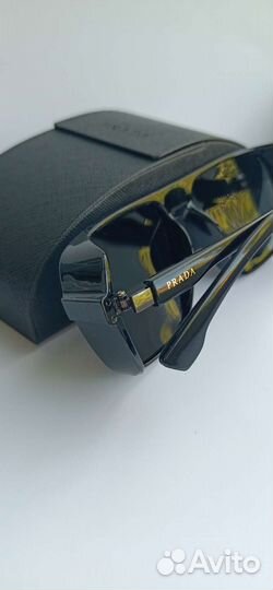 Солнцезащитные очки prada