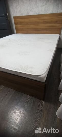 Кровать с матрасом