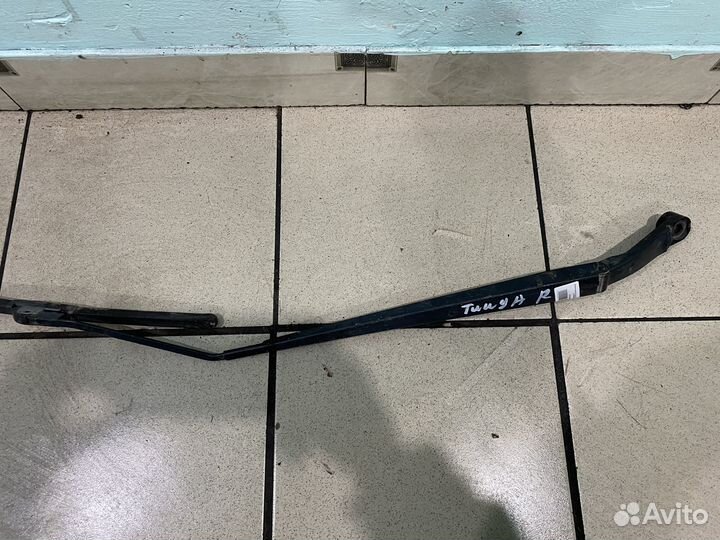 Поводок дворника правый Nissan tiida C11