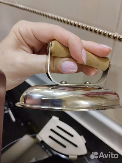 Утюг игрушка СССР на подставке, редкий