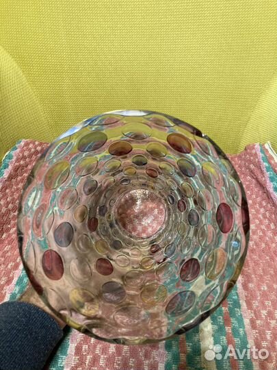 Ваза из цветного стекла