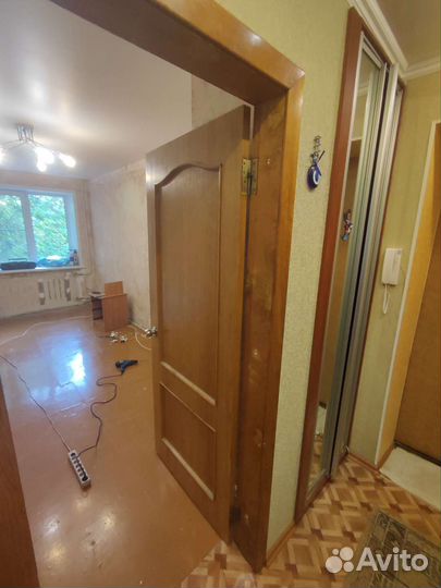 Дверь деревянная бу, межкомнатная с коробкой