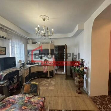 Дом 212 м² на участке 3,3 сот.