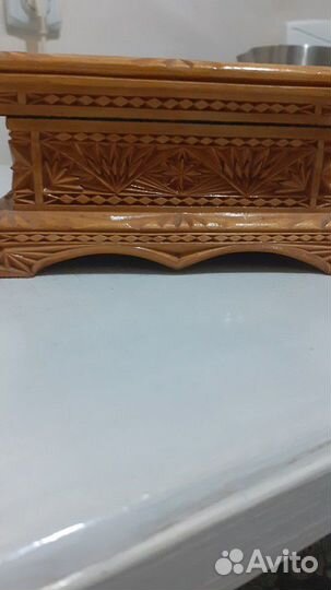 Деревянная шкатулка