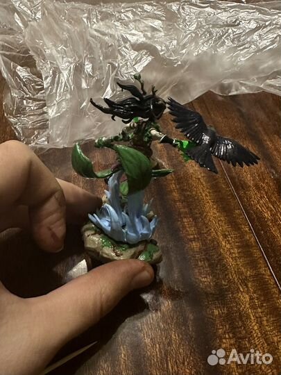 Колекционная фигурка
