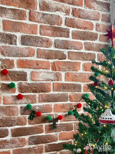 Гирлянда из помпонов для декора Новый год