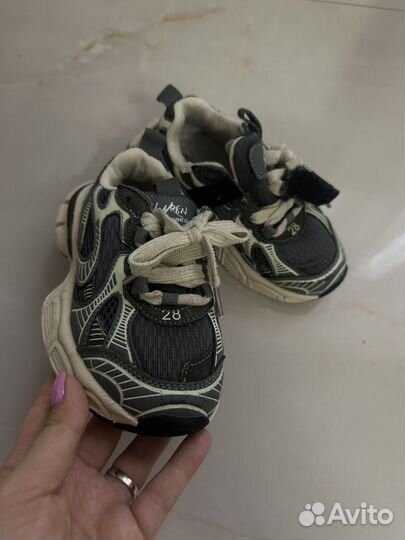 Продам кроссовки детские 28 размер