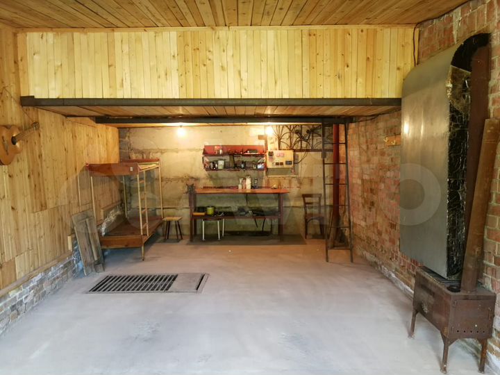 Гараж, > 30 м²