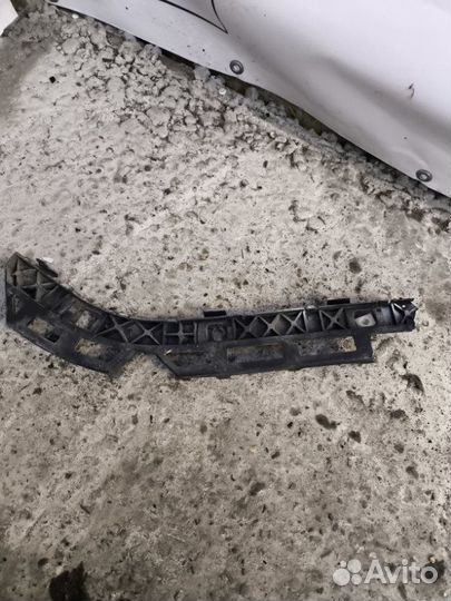 Кронштейн бампера задний левый Kia Rio 3 1.4 2016