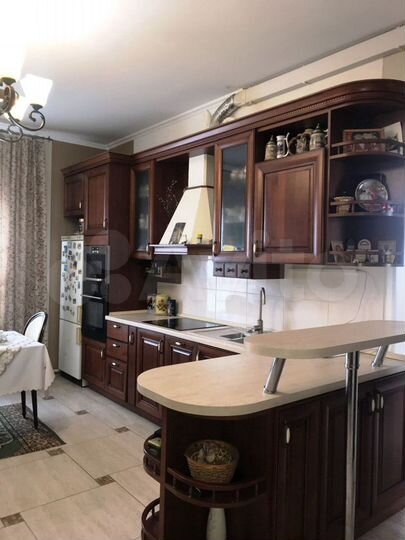 Коттедж 182 м² на участке 10,8 сот.