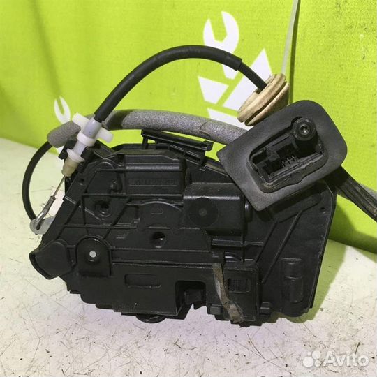 Замок двери передней правой Фольксваген Гольф 6