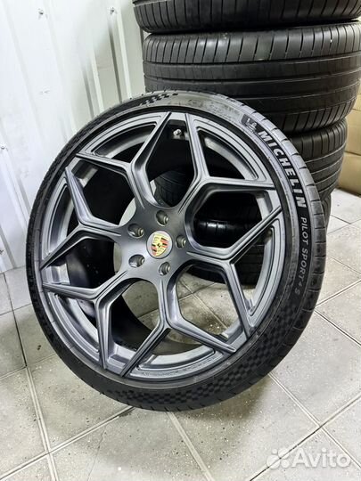 Michelin Pilot Sport 4 S 285/35 R22 и 315/30 R22 107Y