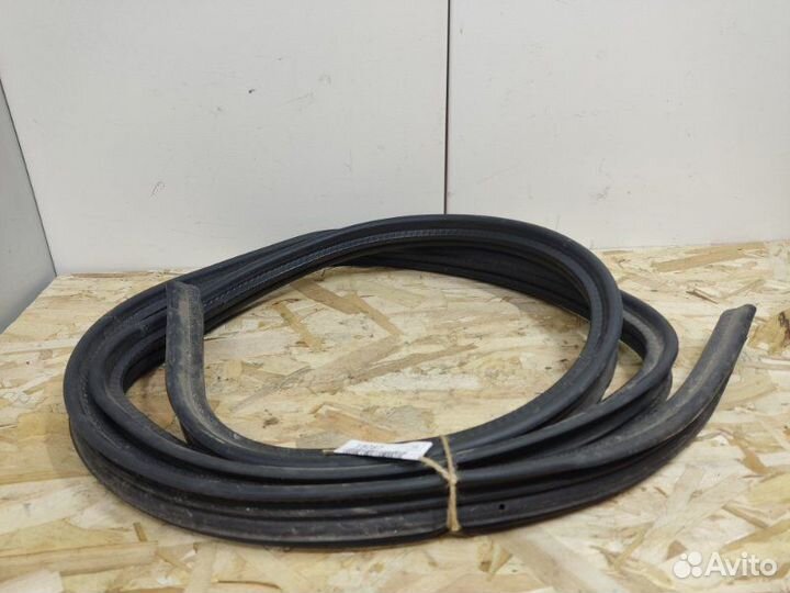 Уплотнитель проема двери задний левый Ford Fiesta