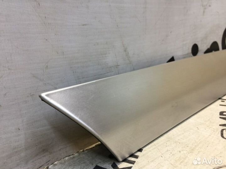 Накладка обшивки двери задняя правая Mercedes Ml