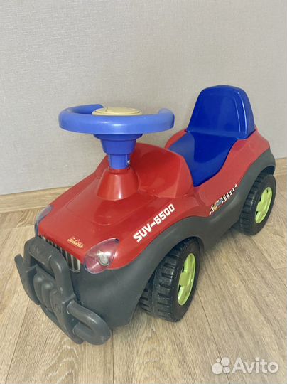 Машинка-каталка музыкальная