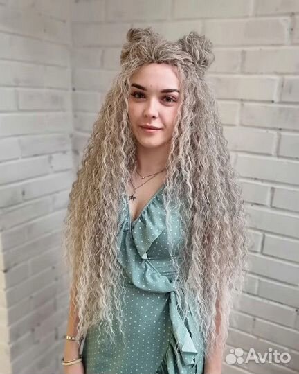 Модель на брейды, косы и афрокудри