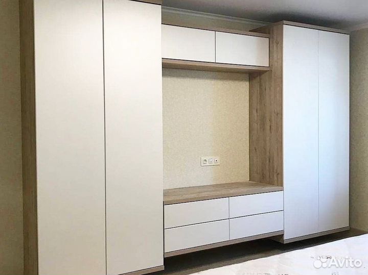 Шкаф по индивидуальным проектам в гостиную