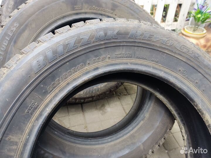Bridgestone Blizzak Revo GZ 205/60 R16