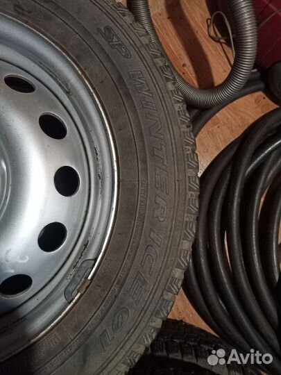 Dunlop SP Winter Ice 01 165/65 R15 51J