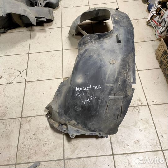 Подкрылок левый Peugeot 308 07-11 Оригинал