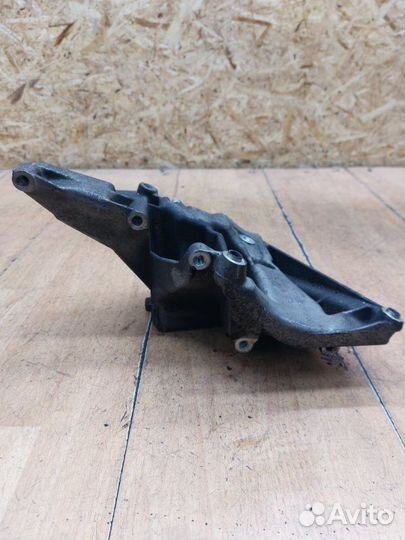 Кронштейн кондиционера Mercedes Slk M111.973 2001