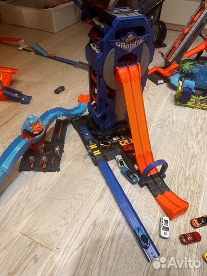 Hot wheels mega garage