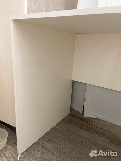 Письменный стол белый