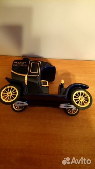 Бутылка из-под коньяка в виде ретро машины Рено