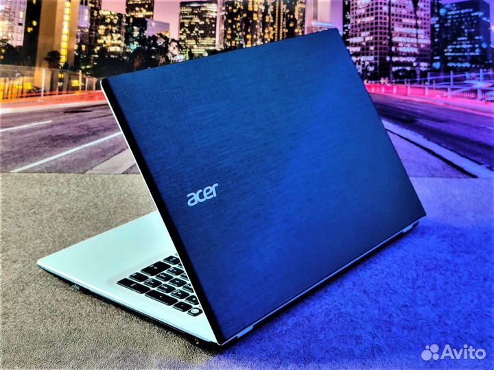 Белоснежный ноутбук Acer E5-532