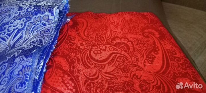 Парча с блестящими атласными узорами