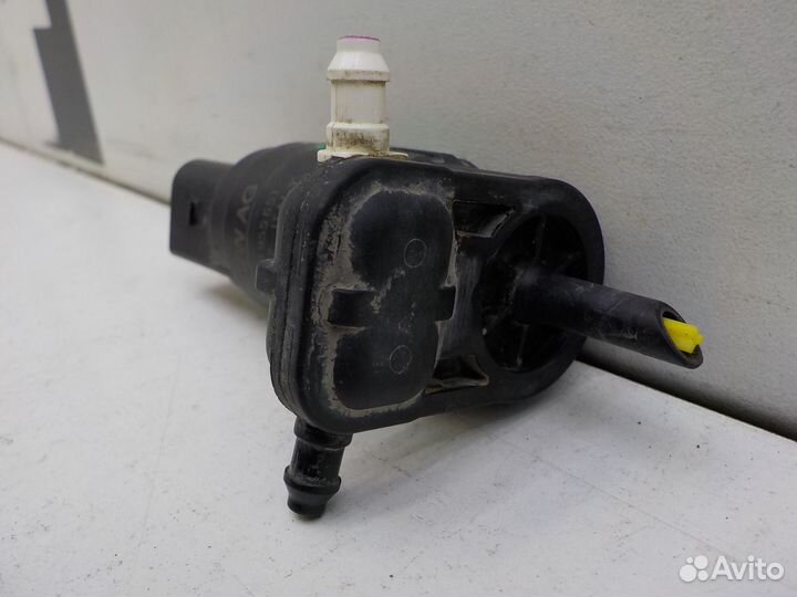 Насос бачка омывателя Volkswagen Tiguan 2016