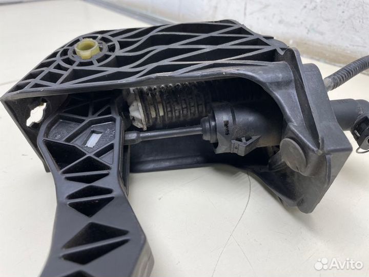 Педаль сцепления Volkswagen Polo cfna (1600CC