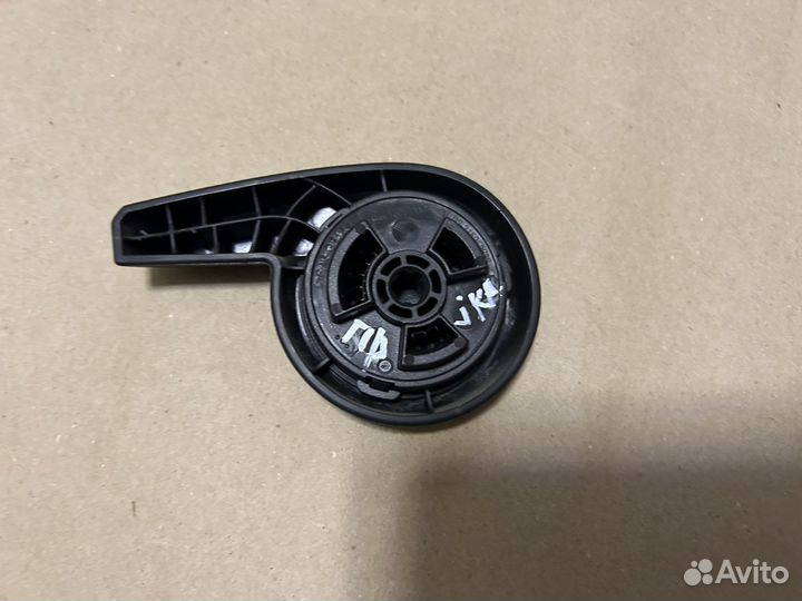 Ручка регулировки сидения правая Opel Astra J