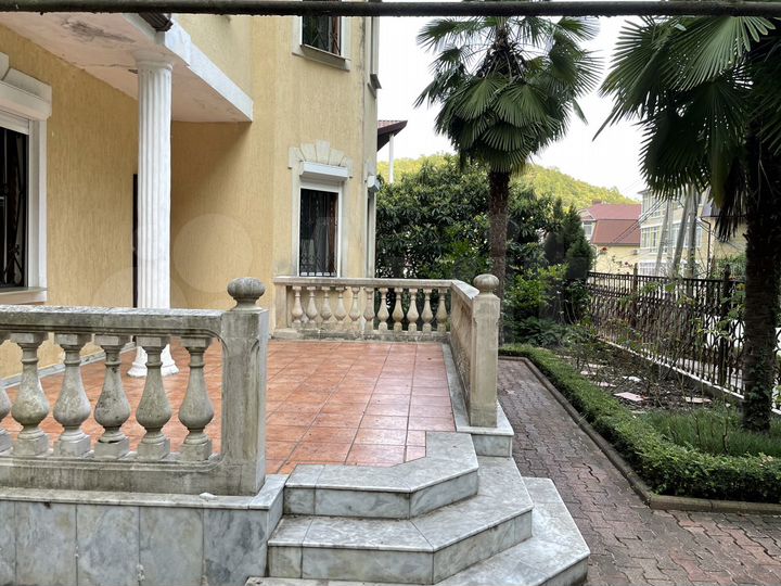 Дом 383 м² на участке 7,4 сот.