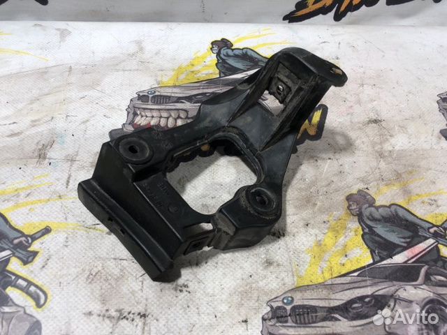 Кронштейн крыла левый Audi A6 C5 APR 2000