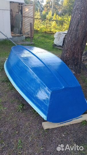 Лодка гребная