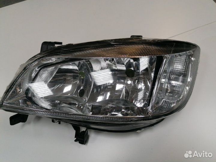 Фара передняя левая Opel Zafira A