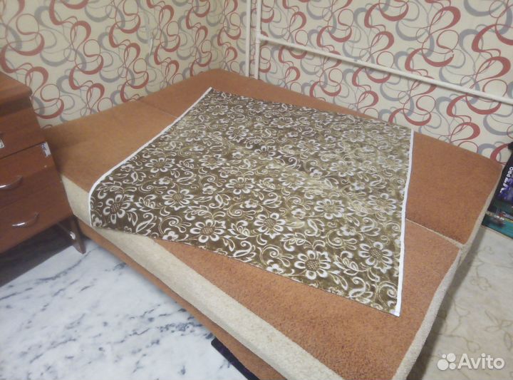 Покрывало маленькое, 127 на 122 сантиметра