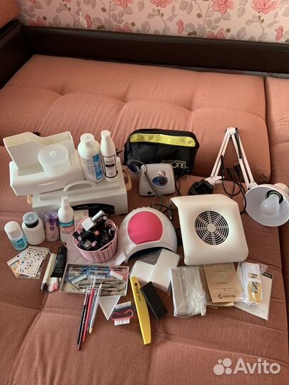 Лампа для ногтей и лаки