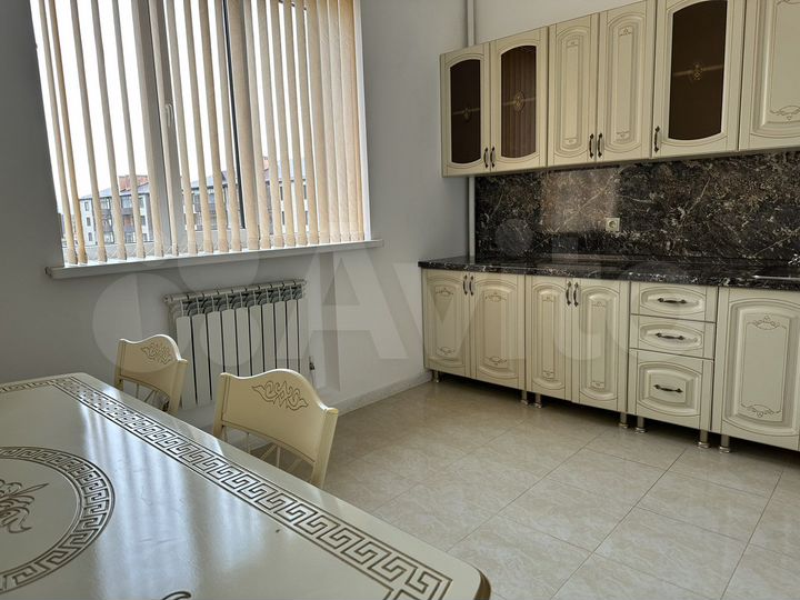 2-к. квартира, 80 м², 6/6 эт.