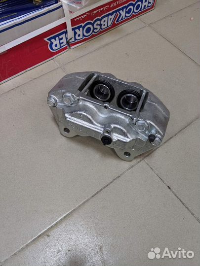 Суппорт передний левый Land Cruiser 100 Lexus LX