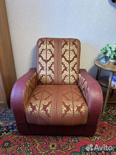 Мягкая мебель (диван и кресла бу)