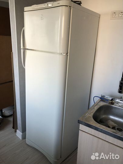 Холодильник рабочий indesit