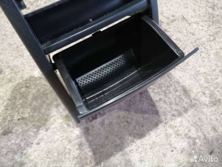 Вещевой ящик центральной консоли Skoda Octavia