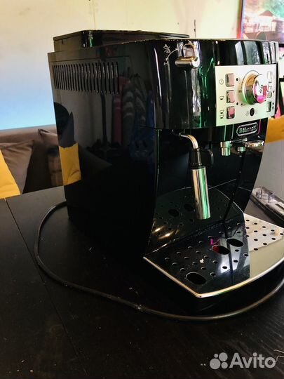 Кофемашина delonghi magnifica s