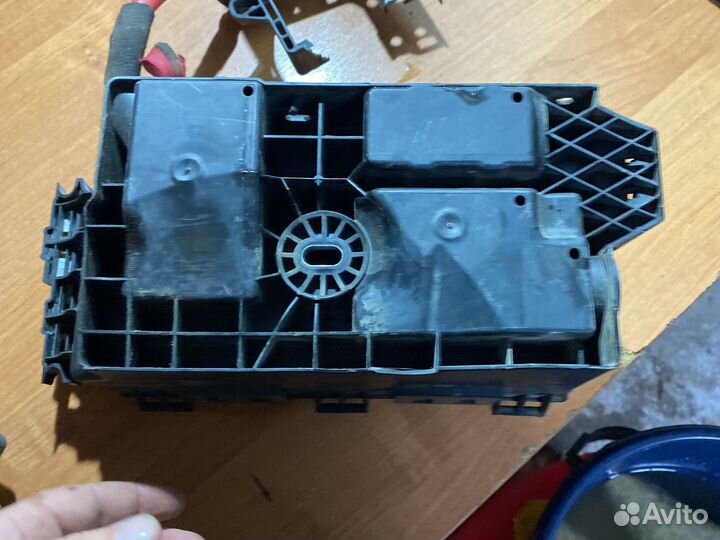 Opel astra j подкапотный блок предохранителей