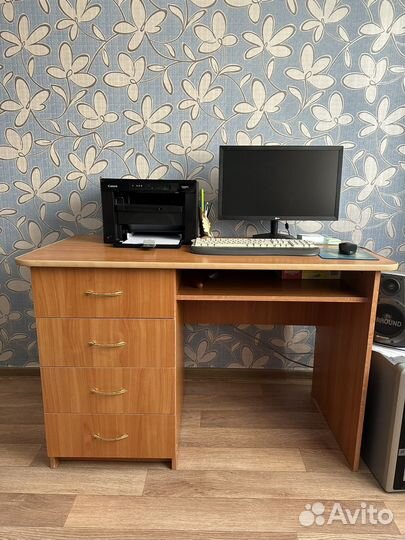 Письменный стол