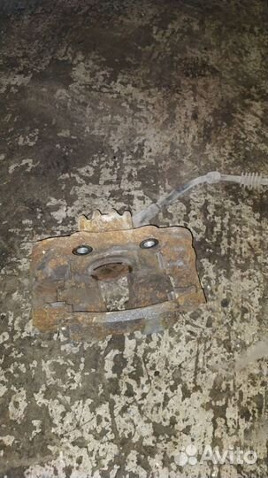 Суппорт тормозной передний правый Peugeot 408 201